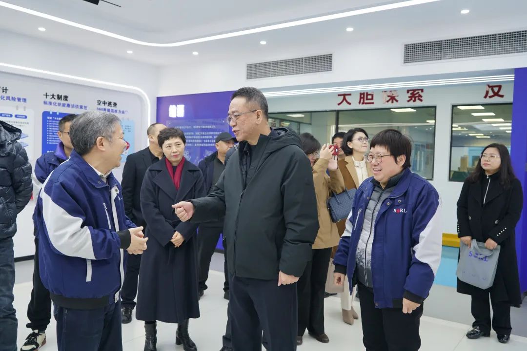 長(zhǎng)春公交集團(tuán)董事長(zhǎng)黨曉群一行來(lái)訪新瑞立 深入洽談交流 促進(jìn)合作共贏