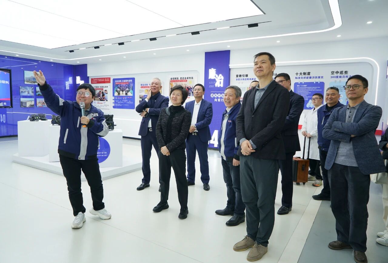 長(zhǎng)三角企業(yè)家圓桌會(huì)考察團(tuán)蒞臨瑞立集團(tuán)考察指導(dǎo)